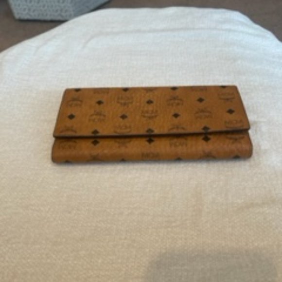 MCM medium shopper tote in Visetos with matching wallet - Picture 5 of 5